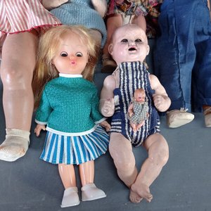 Lote de 6 Muñecas Antiguas de Porcelana, Plástico y Tela - imagen 5