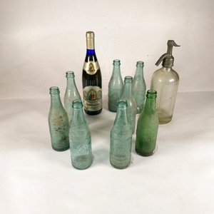 Lote anterior: Lote de 10 piezas de vidrio: botellas antiguas, botellones y sifón