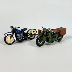 Dos Maquetas Maisto Harley Davidson: Knucklehead Azul (1936) y WLA Flathead Verde (1942) - imagen 1