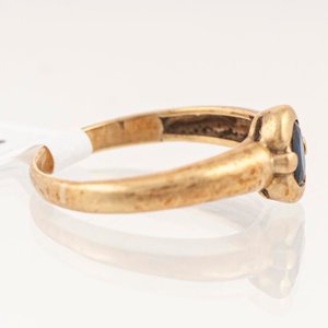Anillo de Oro 18k con Zafiro Central - imagen 2