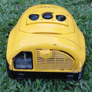 Aspiradora James Amarilla 1400W Max Funcionando - imagen 2