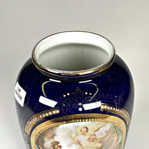 Florero de Porcelana Checa Decorado con Escena Mitológica - Altura 20 cm - imagen 3