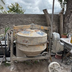 Lote anterior: Hormigonera Menegotti 400 Litros Usada