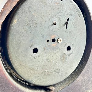 Dos Relojes de Sobremesa Antiguos de Madera y Bronce - imagen 5