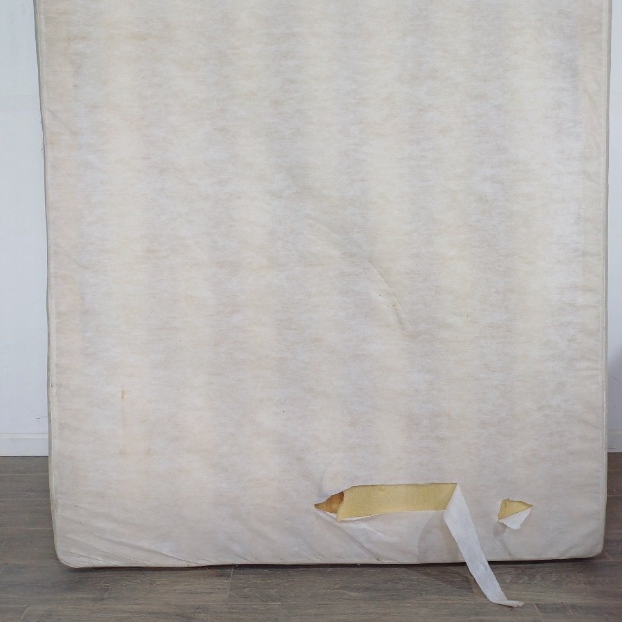 Caja para sommier con rotura en el forro y 7 patas - imagen 3