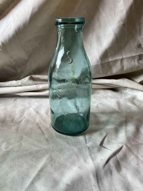 Lote siguiente: Botella de vidrio de 1L Conaprole en perfecto estado