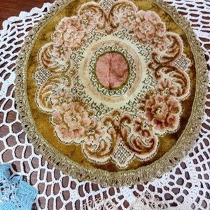 Lote Vintage de 5 Carpetas y Tapetes Decorativos Artesanales - imagen 5