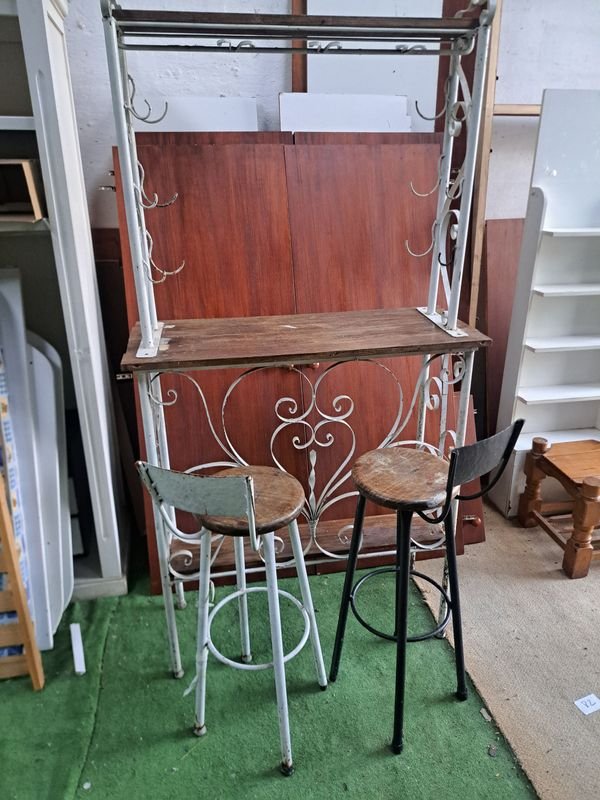 Barras rusticas con taburetes y estantería - imagen 6