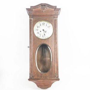 Lote siguiente: Reloj de Pared con Esfera de Porcelana y Mecanismo de Carrillón
