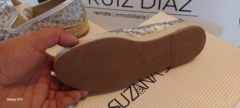Calzado de plata en excelente condición - imagen 3