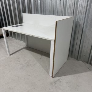 Escritorio Blanco con Divisor y Pasacables - imagen 7