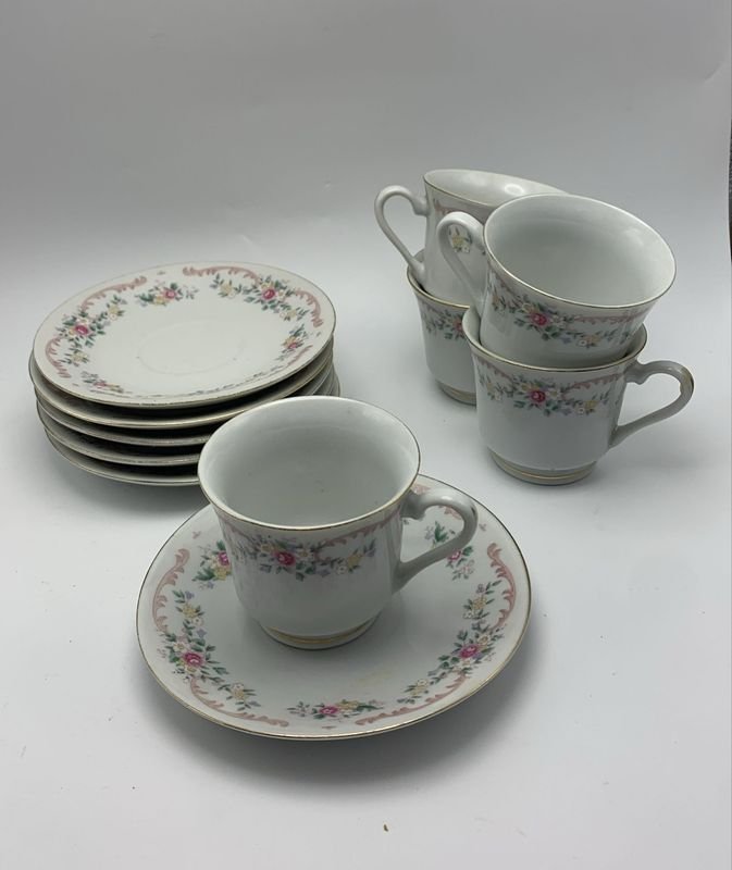 Lote siguiente: Juego de tazas de café con diseño floral