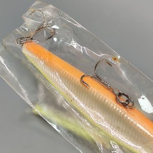 Lote de 3 Señuelos de Pesca Tipo Minnow con Babero y Anzuelos - imagen 3