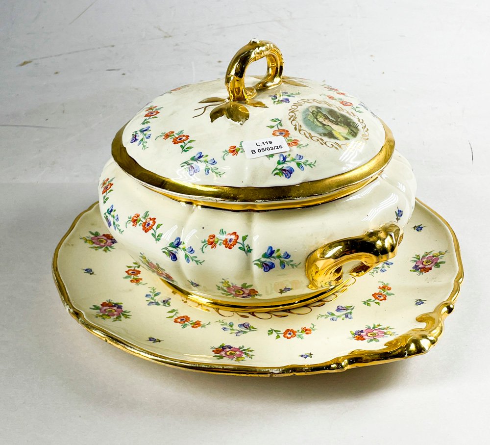 Lote anterior: Porcelana francesa escena romántica