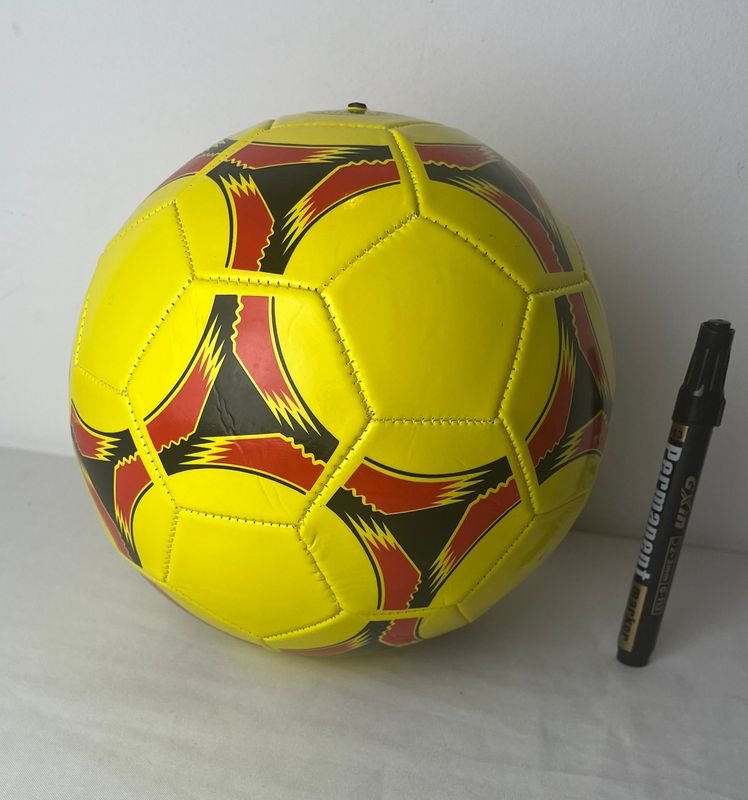 Pelota de fútbol y lápiz para niños - imagen 1