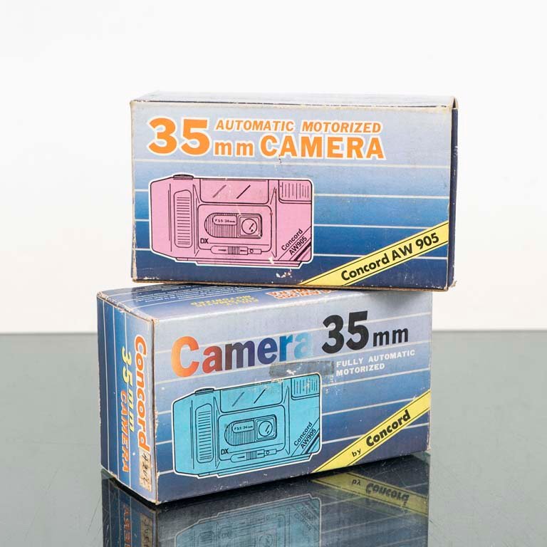 Lote siguiente: Dos cámaras de 35mm en caja para la venta