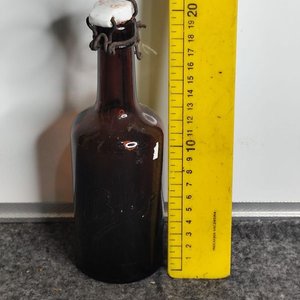 Botella Antigua Bilz Vidrio Ámbar con Tapa Original - imagen 1
