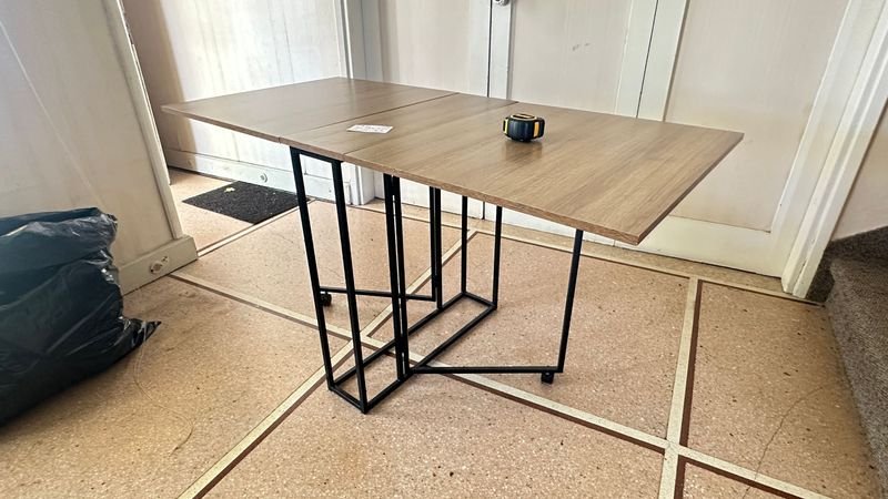 Mesa auxiliar de camping con almacenamiento y decoración - imagen 7