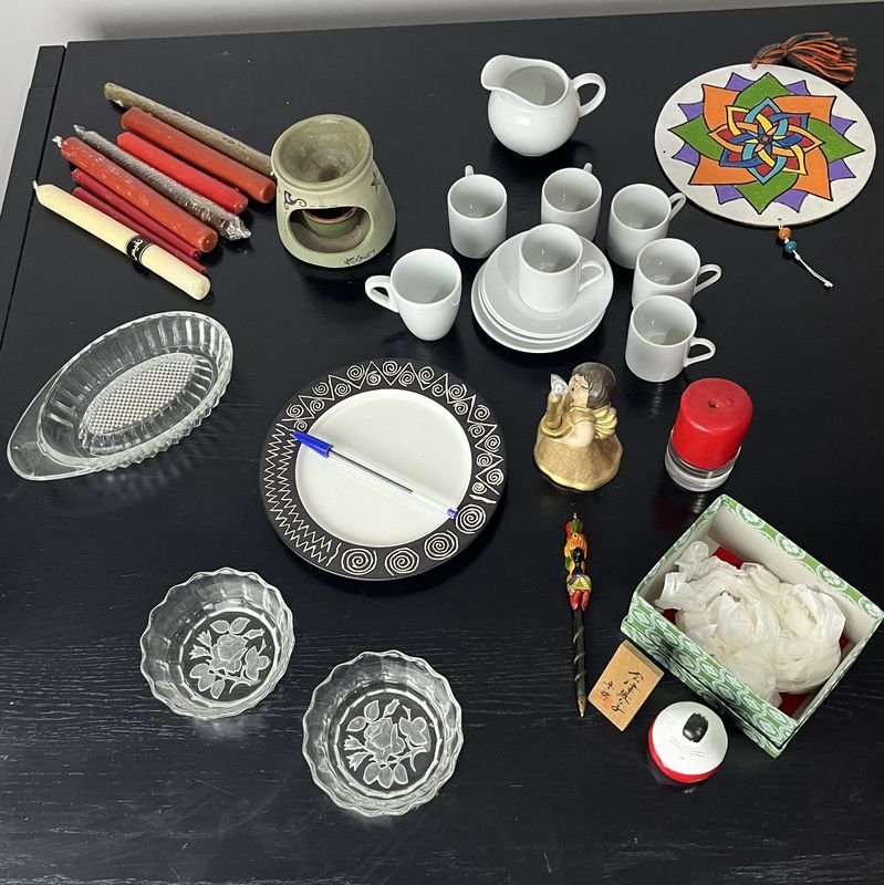 Colección de objetos decorativos y útiles - imagen 3