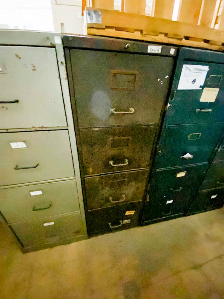 Lote siguiente: Archivador metálico verde con cuatro cajones