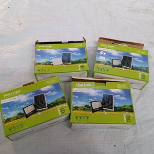 Lote siguiente: Cuatro lámparas led con panel solar.