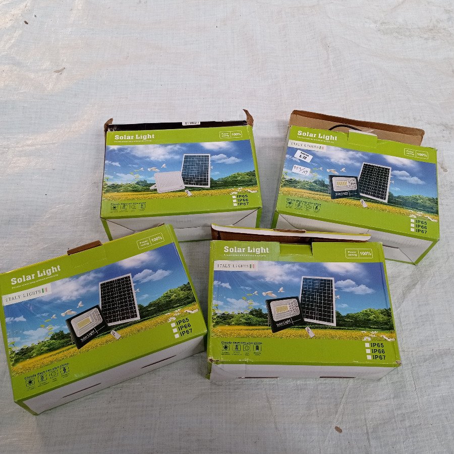 Cuatro lámparas led con panel solar.