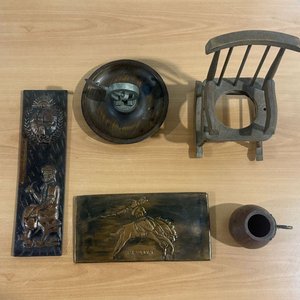 Lote de Artesanía Criolla Uruguaya: Placas de Gauchos y Silla Decorativa - imagen 2