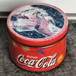 Lata Vintage Coca-Cola con Vela Aromática Navideña - imagen 4