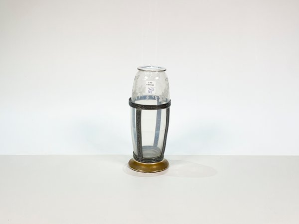 Lote siguiente: Vaso de cristal tallado con decoración floral