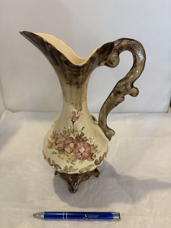 Lote anterior: Florero de porcelana con diseño floral
