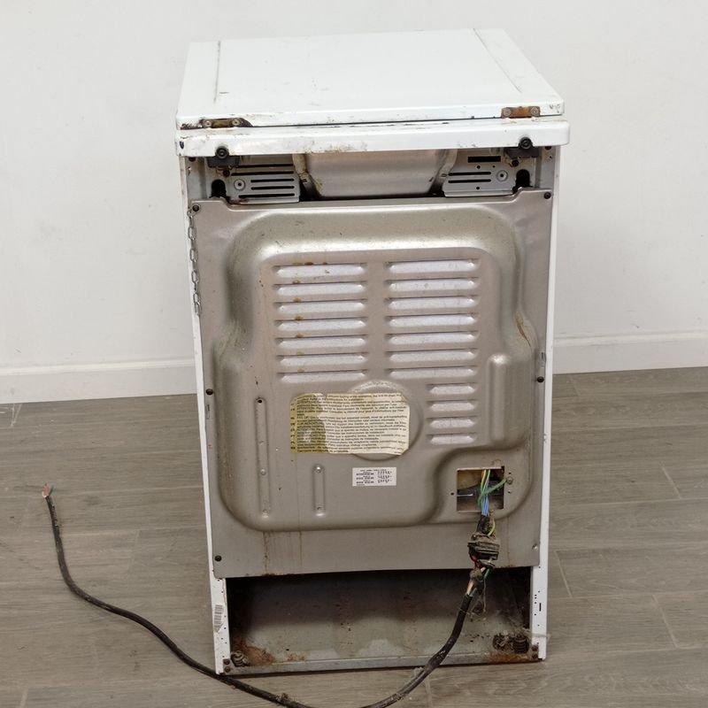 Cocina marca ARISTON, electrodoméstico en mal estado - imagen 7