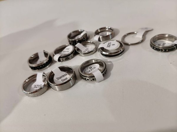 Lote de 12 Anillos Variados de Acero Inoxidable, Talla 8 - imagen 1