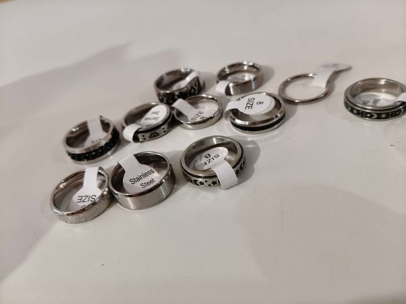 Lote de 12 Anillos Variados de Acero Inoxidable, Talla 8