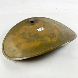 Lote anterior: Antiguo Calentador de Agua de Bronce con Tapa y Asa