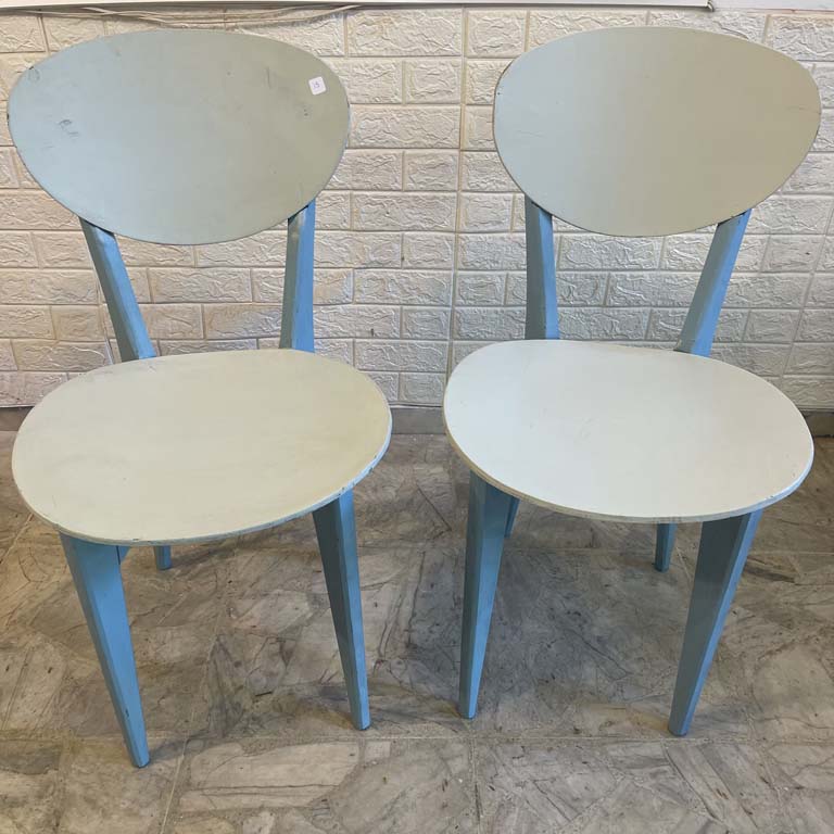 2 Sillas Americanas Pintadas - Medidas: 44x43x87cm