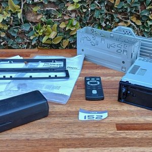 Autoestéreo Sony CDX-GT270S 1 DIN con Carátula Desmontable y Estuche - imagen 2