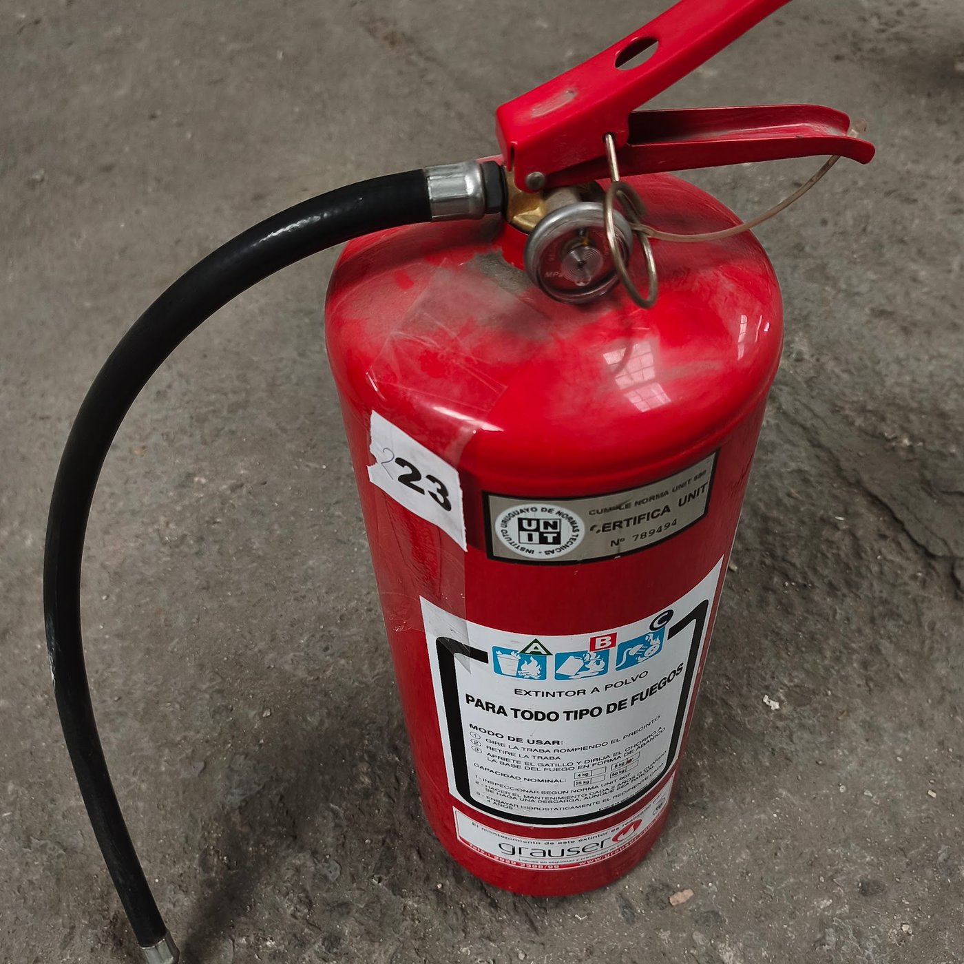 Extintor Portátil Rojo Grauser con Manguera y Manómetro