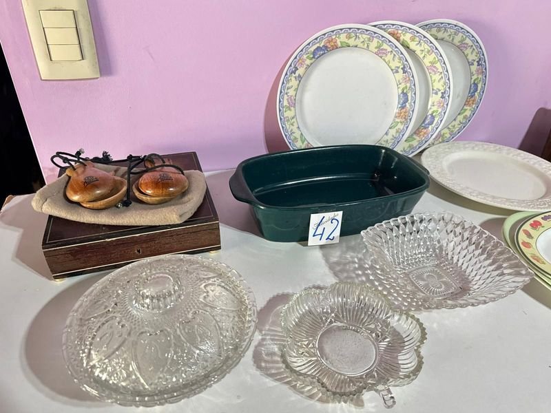 Lote siguiente: Bomba de vaso, accesorios y decoración para mesa