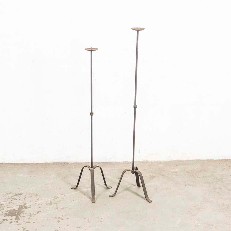 Lote anterior: Candeleros de hierro con óxido