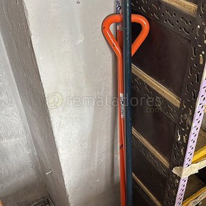 Lote anterior: Pala y Azada de Metal con Mangos de Madera