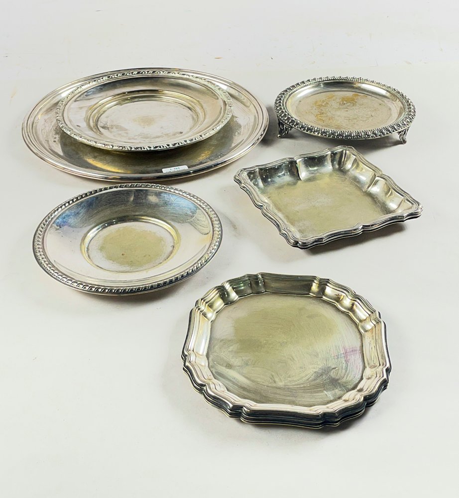 Lote de 9 Piezas Metálicas: Bandeja Circular, Plato para Postre y Platillos