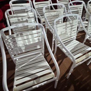 Sillas de Exterior de Aluminio Blancas con Cintas Desgastadas - imagen 3