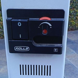 Estufa Eléctrica de Aceite Rolls 5 Radiantes Blanca con Ruedas - imagen 5