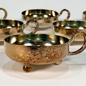 Bandeja y Seis Compoteras de Metal con Decoración Arabesca - imagen 4