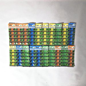 Lote siguiente: Veinte paquetes con pilas de pastilla.