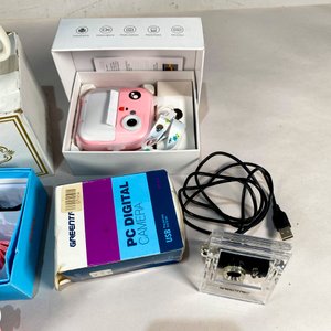 Lote de 4 piezas: Taza "Lucky", Cámara Digital Infantil Rosa, Webcam y Caja - imagen 3