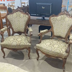 Par de Poltronas Luis XV Estilo Rococó en Madera Tallada y Tapizado Jacquard - imagen 5