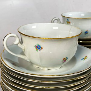 Conjunto de Loza Checoslovaca con Decoración Floral: Platos, Tazas y Piezas de Servir - imagen 2