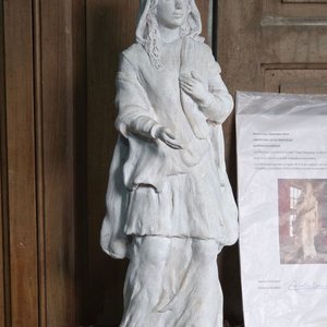 Escultura Virgen de Nazaret por Martha Escondeus en Marmolina Pintada - Edición Limitada - imagen 2