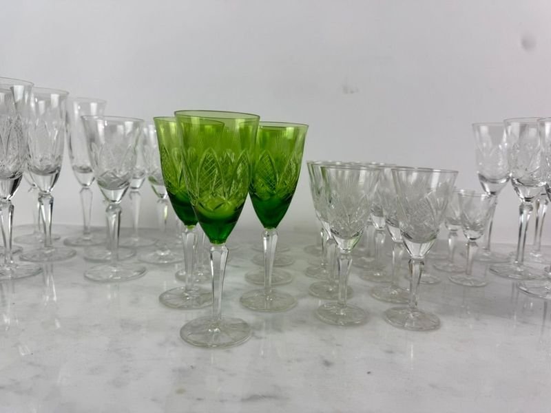 Juego de cristalería tallada con copas en cristal color verde - imagen 4